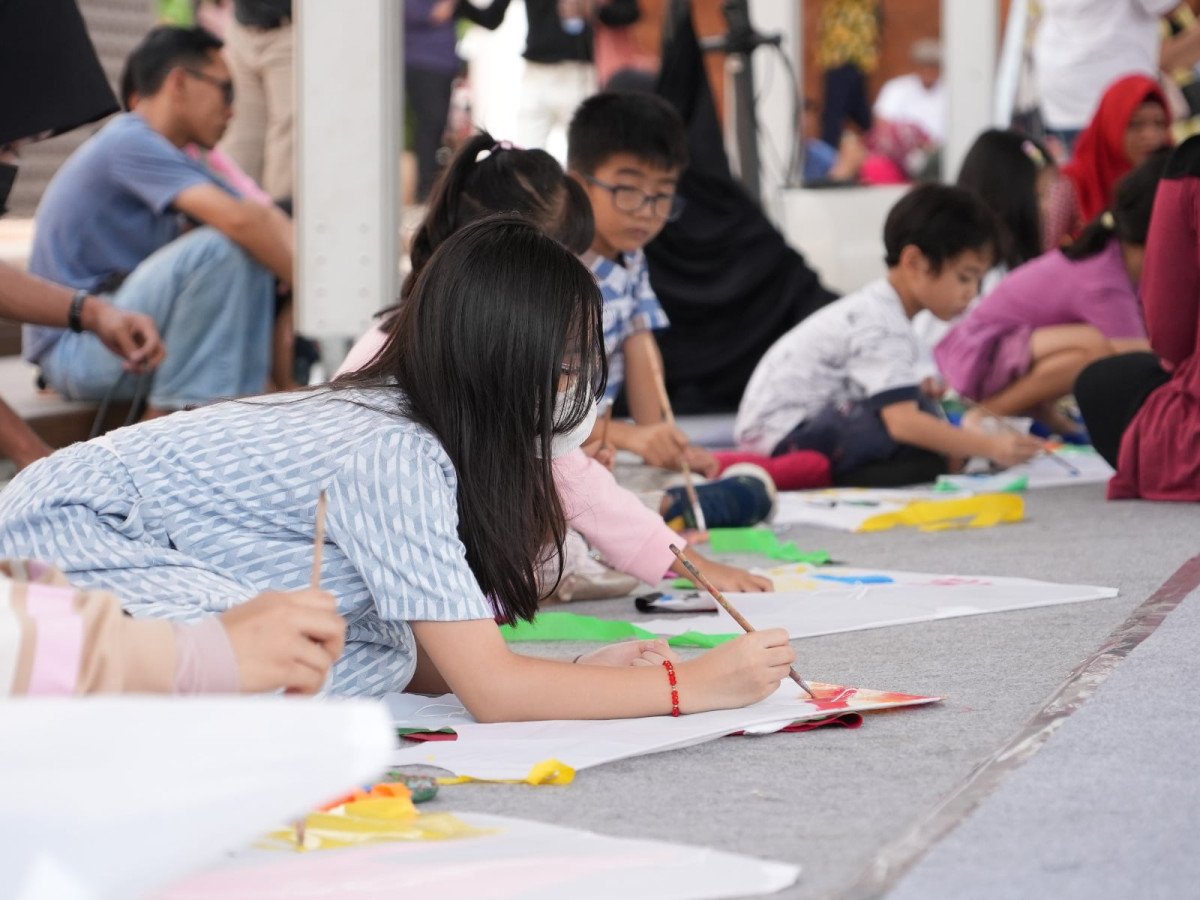 Lomba mewarnai layang-layang