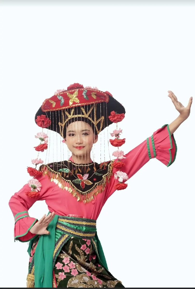 Anindya dengan pakaian tari traditional